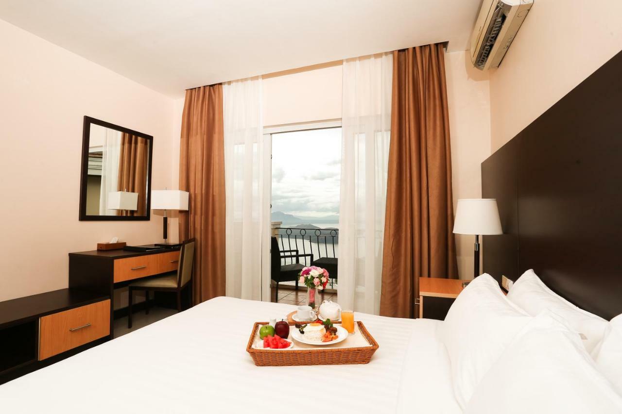 The Lake Hotel Tagaytay Tagaytay City Kültér fotó